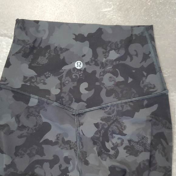 Lululemon Align High-Rise Pant 24". Hidden Heritage Lace Black Multi. Nulu. 2. - Picture 3 of 12